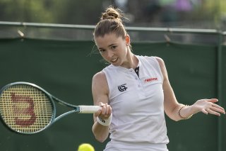 Simona Waltert a franchi le cap du premier tour des qualifications à Wimbledon. KEYSTONE/ALESSANDRO DELLA VALLE